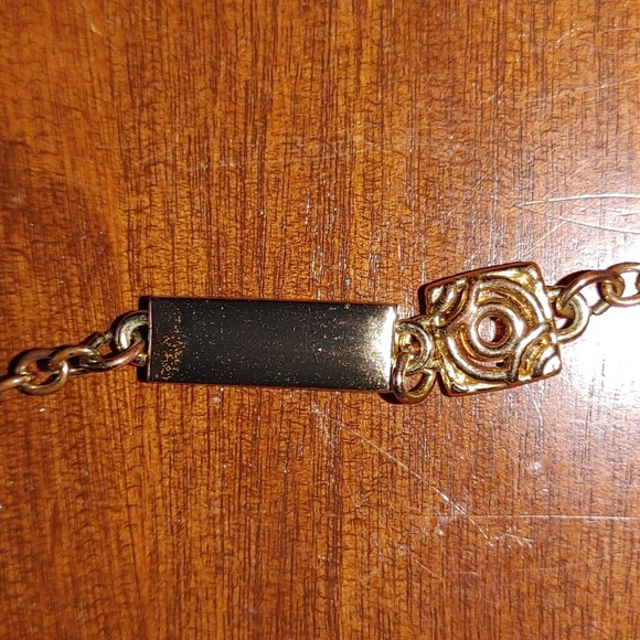 Free Liz Claiborne Gold  Tone Necklace - Picture 3 of 3